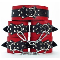 BDSM Арсенал комплект с меховой подкладкой, красно-черный
Ошейник, наручники и наножники