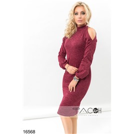 Платье с вырезами на плечах